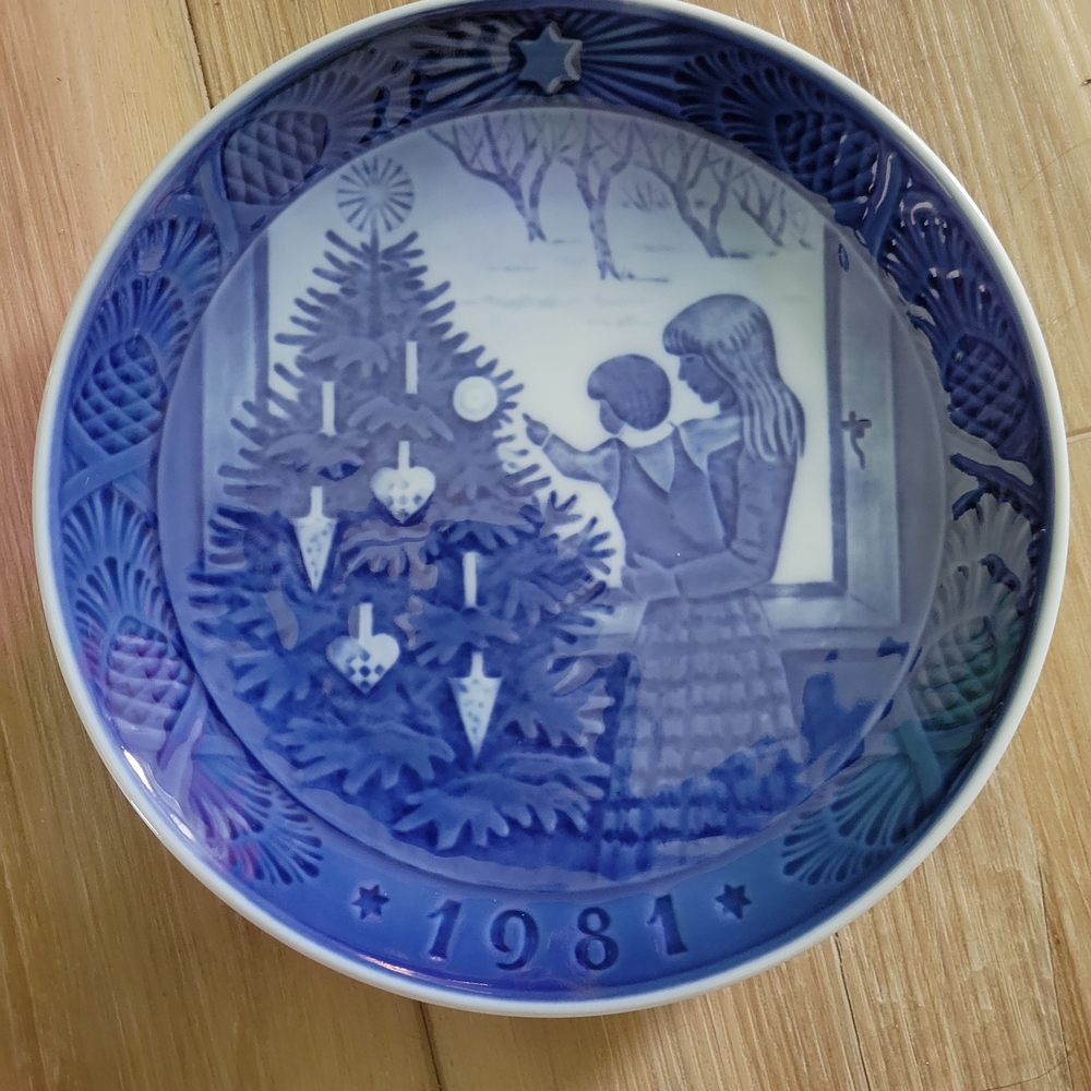Royal Copenhagen Blue Holiday Plate